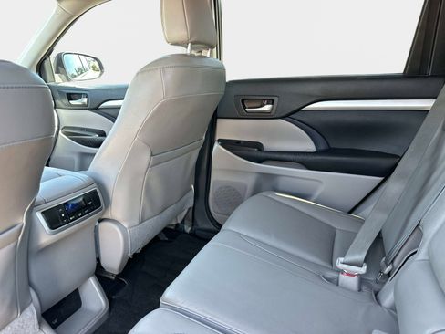 Used 2016 Toyota Highlander XLE image 14