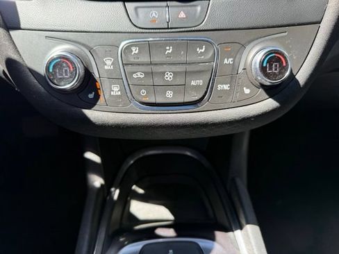 Used 2021 Chevrolet Malibu LT FWD image 25