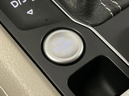 Used 2023 Volkswagen Atlas SE AWD/4WD image 13