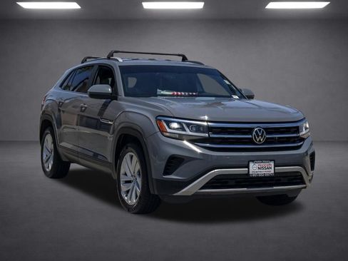 Used 2020 Volkswagen Atlas Cross Sport SE w/ Towing Package FWD image 2