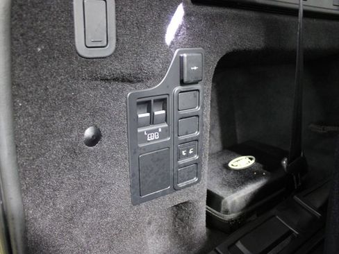 Used 2022 Land Rover Discovery S image 37