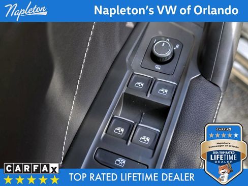 Used 2024 Volkswagen Tiguan SE image 30