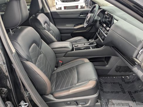 Used 2023 Nissan Pathfinder Platinum AWD/4WD image 32