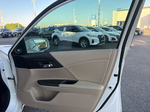 Used 2015 Honda Accord Touring image 29