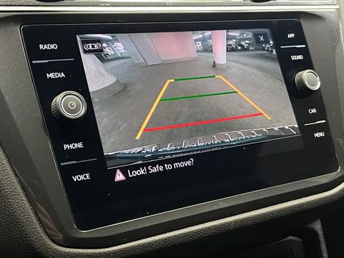 Certified 2023 Volkswagen Tiguan SE R-Line FWD image 28