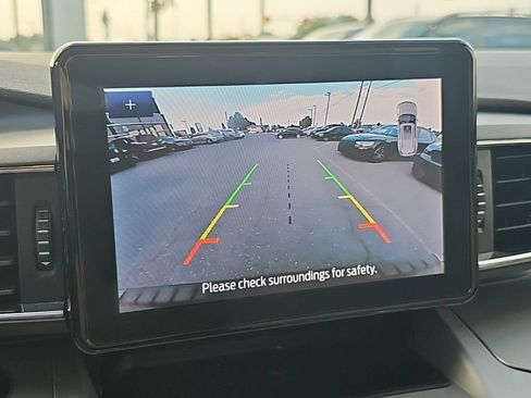 Used 2023 Ford Explorer XLT w/ Equipment Group 202A AWD/4WD image 10
