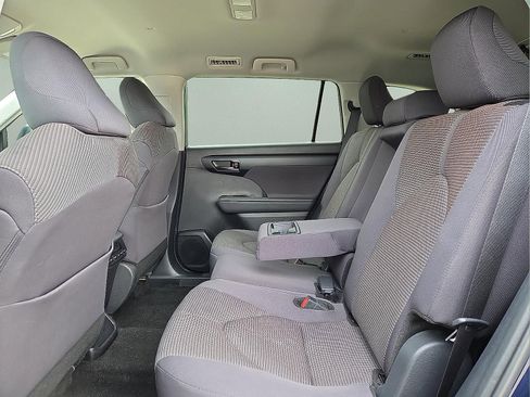 Used 2025 Toyota Highlander LE FWD image 11