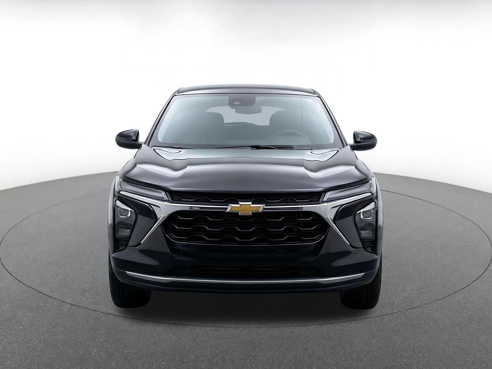 Used 2025 Chevrolet Trax LT FWD image 2