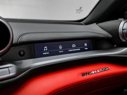 Used 2018 Ferrari GTC4Lusso AWD/4WD image 81