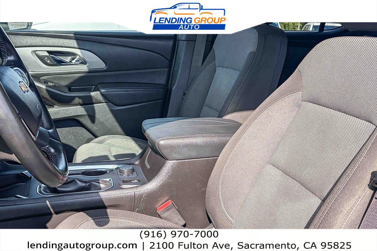 Used 2023 Chevrolet Traverse LT FWD image 16