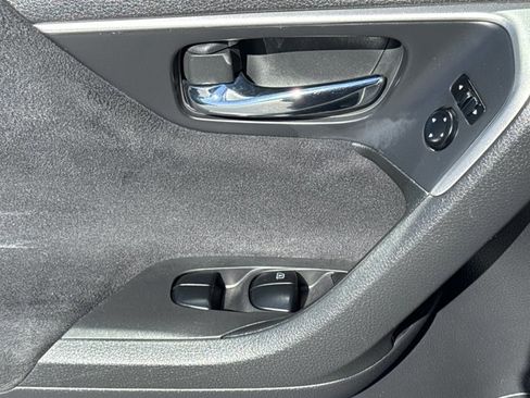 Used 2015 Nissan Altima 2.5 S w/ Power Driver Seat Package FWD image 13