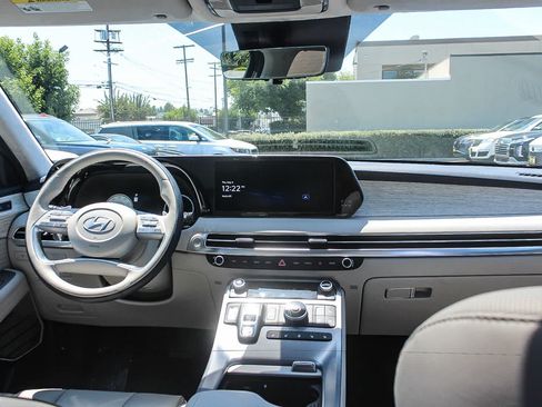 Certified 2023 Hyundai Palisade Calligraphy FWD image 16