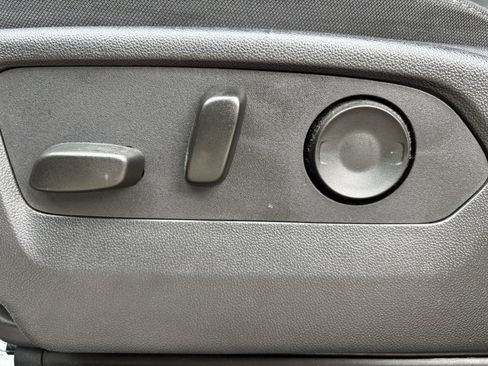 Used 2024 Chevrolet Silverado 1500 Custom image 25