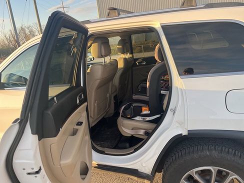 Used 2014 Jeep Grand Cherokee Limited image 11