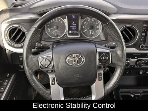 Used 2022 Toyota Tacoma TRD Off-Road image 15