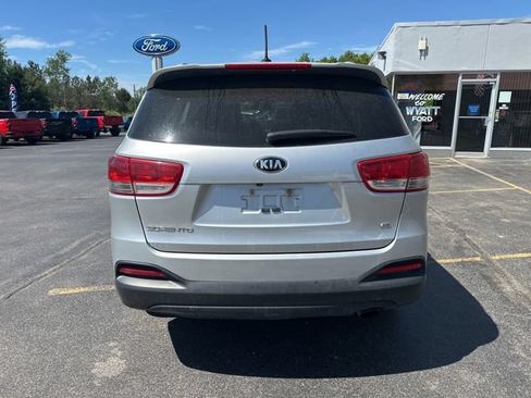 Used 2017 Kia Sorento AWD image 4
