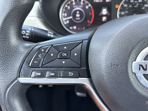 Used 2021 Nissan Versa SV image 14