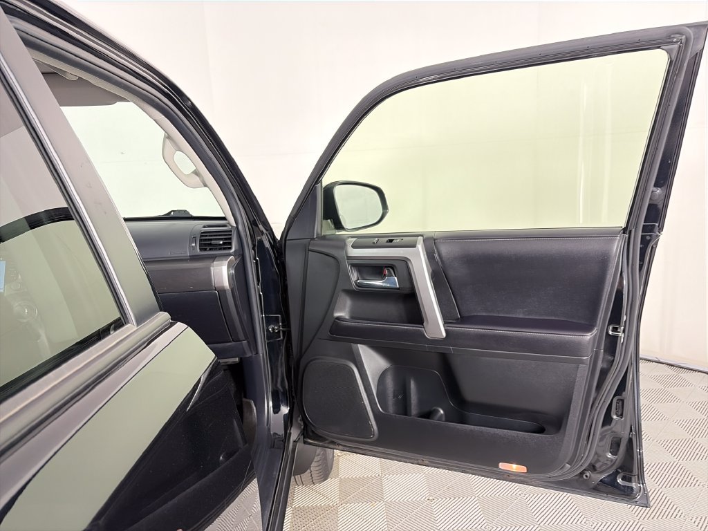 Used 2022 Toyota 4Runner SR5 AWD/4WD image 31