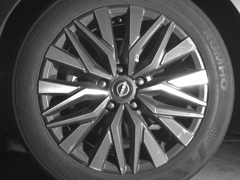 Used 2025 Nissan Altima 2.5 SV image 12