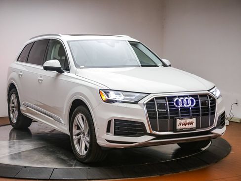 Used 2023 Audi Q7 2.0T Premium w/ Convenience Package AWD/4WD image 3