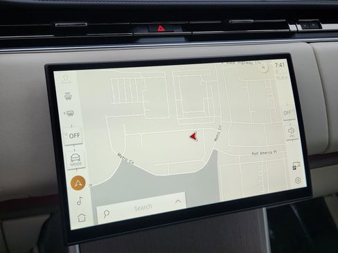 Certified 2025 Land Rover Range Rover SE AWD/4WD image 13