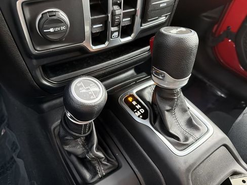 Used 2024 Jeep Wrangler Unlimited w/ Convenience Group image 28