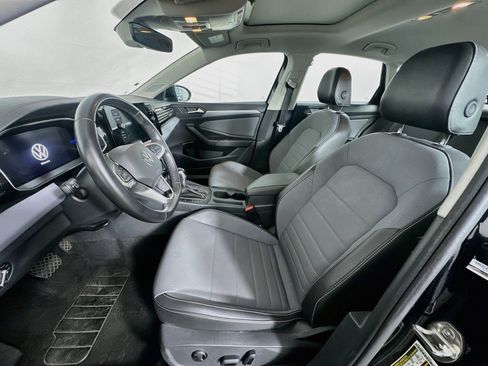 Used 2025 Volkswagen Jetta SE FWD image 13