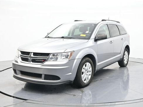 Used 2018 Dodge Journey SE image 1