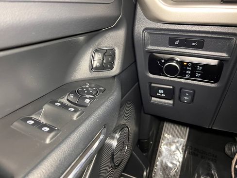 Used 2024 Ford Expedition XLT image 16