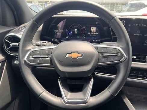 Used 2025 Chevrolet Equinox LT AWD/4WD image 12