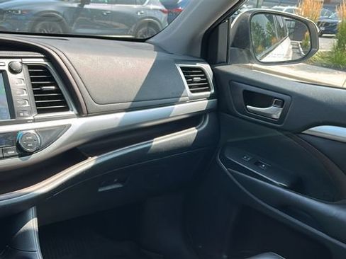 Used 2017 Toyota Highlander XLE AWD/4WD image 26