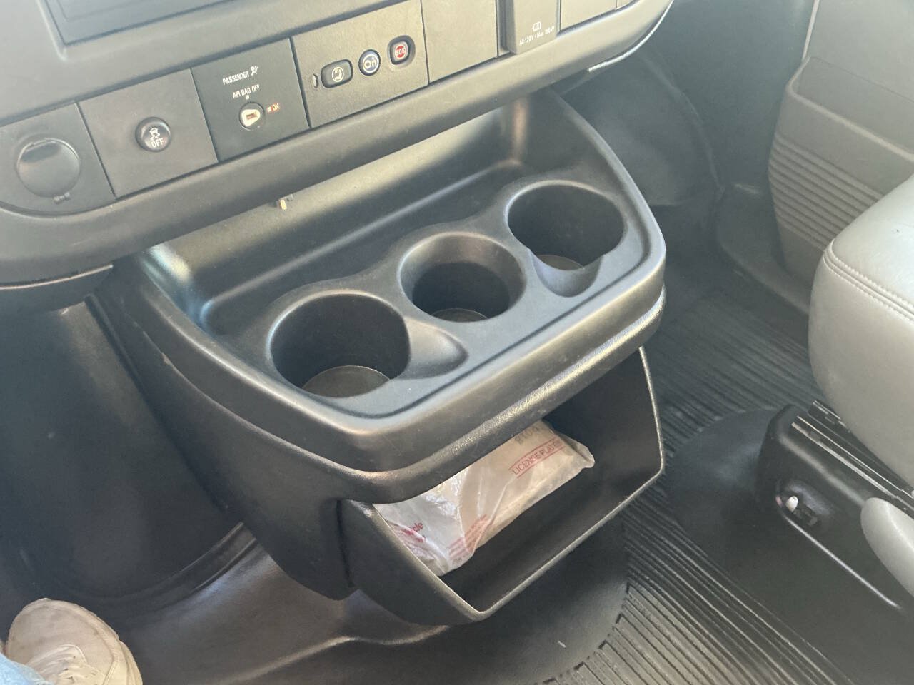 Used 2018 Chevrolet Express 2500 Extended RWD image 13