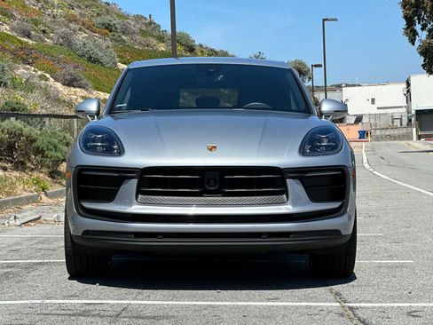 Certified 2024 Porsche Macan image 11