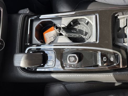 Used 2022 Volvo S60 T8 R-Design Expression w/ Premium Package image 28