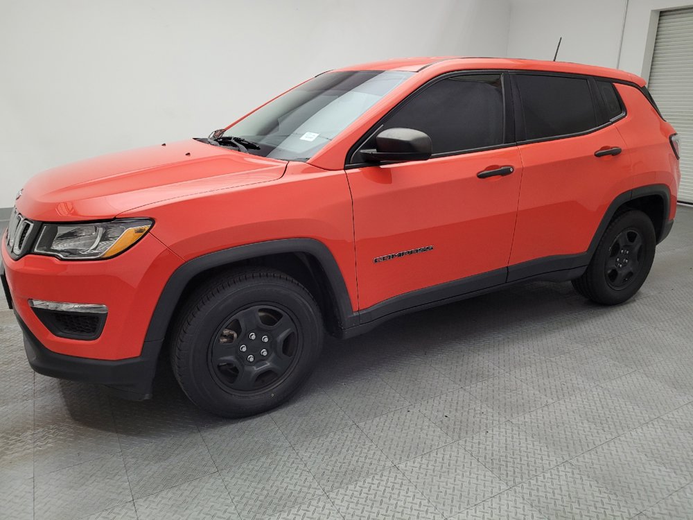 Used 2018 Jeep Compass Sport w/ Tech Group FWD image 2