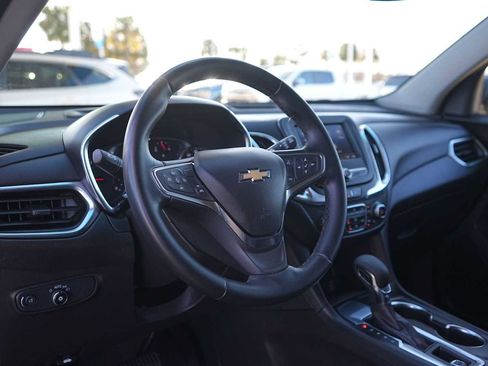 Used 2024 Chevrolet Equinox LT image 2
