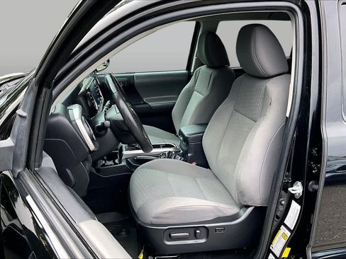 Certified 2022 Toyota Tacoma SR5 AWD/4WD image 9