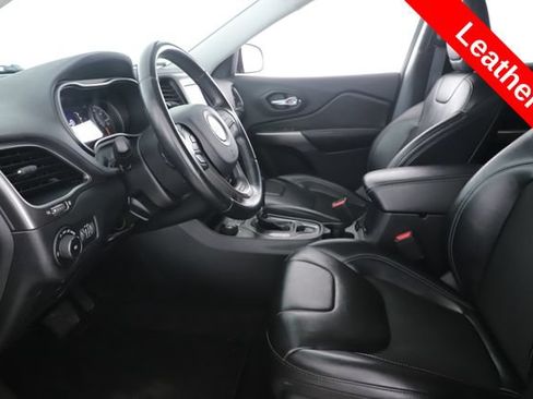 Used 2020 Jeep Cherokee Latitude Plus AWD/4WD image 18