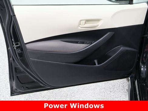 Used 2022 Toyota Corolla LE image 12