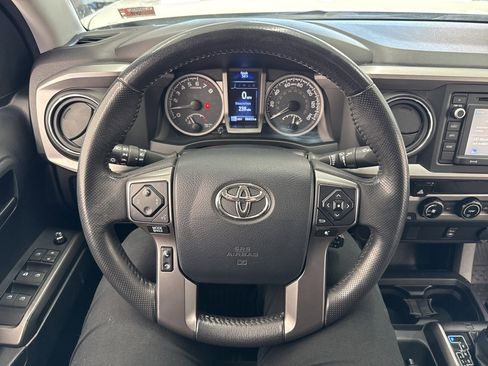 Certified 2017 Toyota Tacoma SR5 image 18