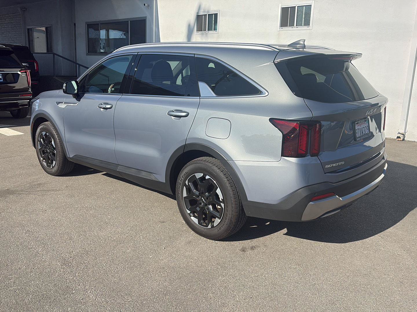 Used 2025 Kia Sorento S w/ Panoramic Sunroof Package FWD image 3