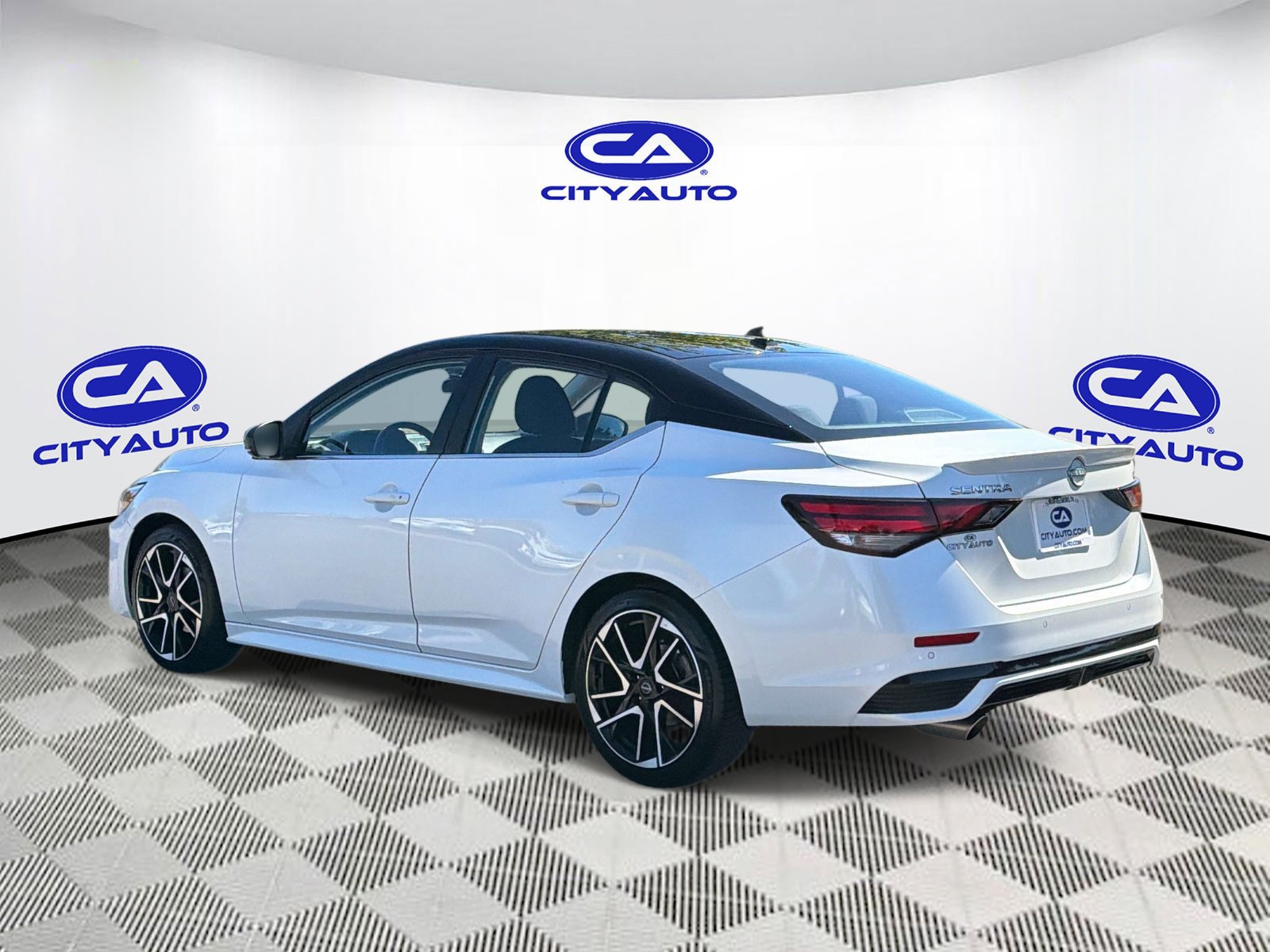 Used 2025 Nissan Sentra SR FWD image 5