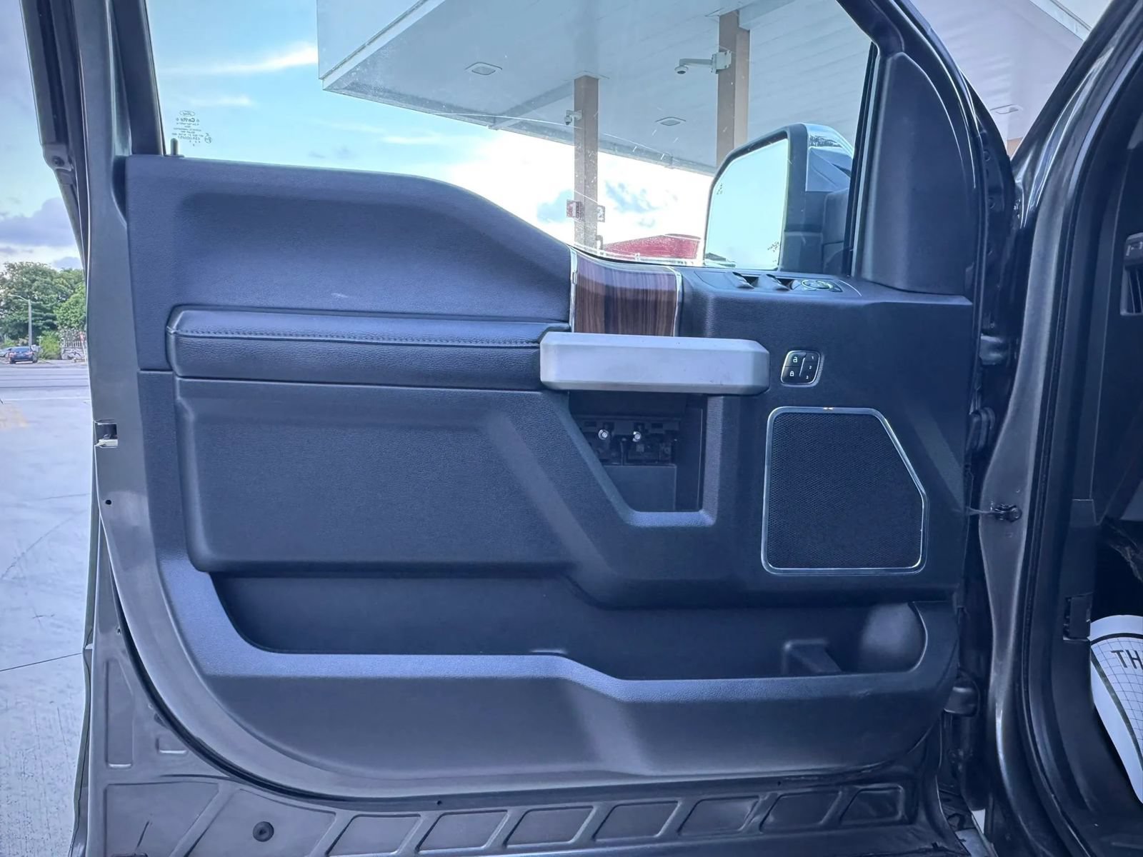 Used 2015 Ford F150 Lariat w/ Equipment Group 502A Luxury AWD/4WD image 53