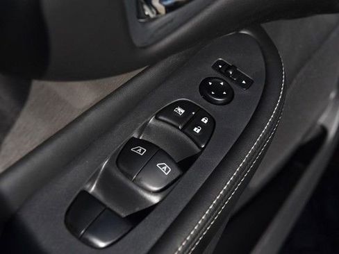 Certified 2024 Nissan Murano SV image 9