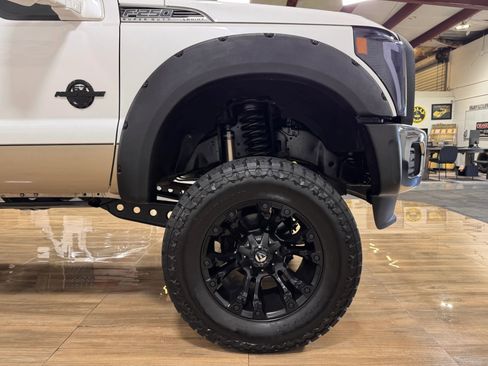 Used 2012 Ford F250 Lariat w/ Lariat Ultimate Pkg image 4