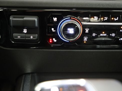 Used 2022 Chevrolet Silverado 1500 LTZ w/ LTZ Premium Package image 6