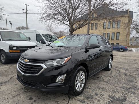 Used 2020 Chevrolet Equinox LT w/ Driver Convenience Package image 3
