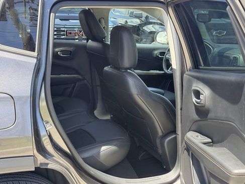 Used 2019 Jeep Compass Latitude image 30