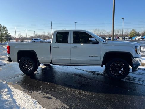 Used 2017 GMC Sierra 1500 SLE w/ SLE Value Package image 5