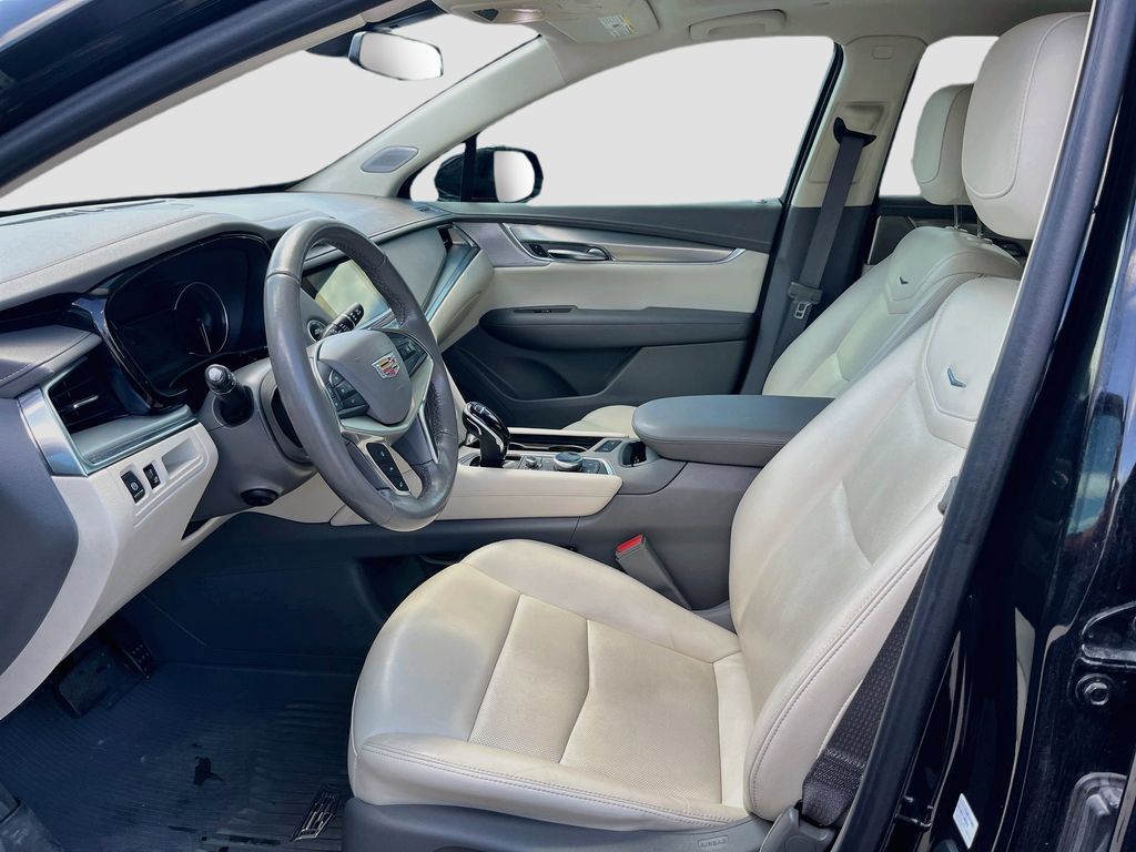 Used 2022 Cadillac XT5 Premium Luxury w/ LPO, Floor Liner Package FWD image 22